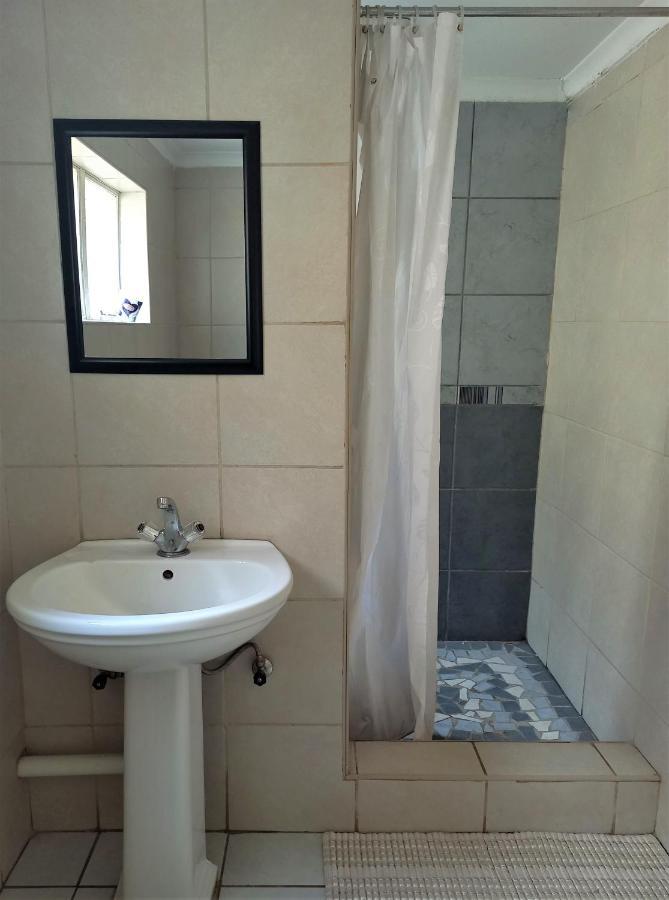Backpackers Connection @ Jnb Airport Hostel Benoni Ngoại thất bức ảnh