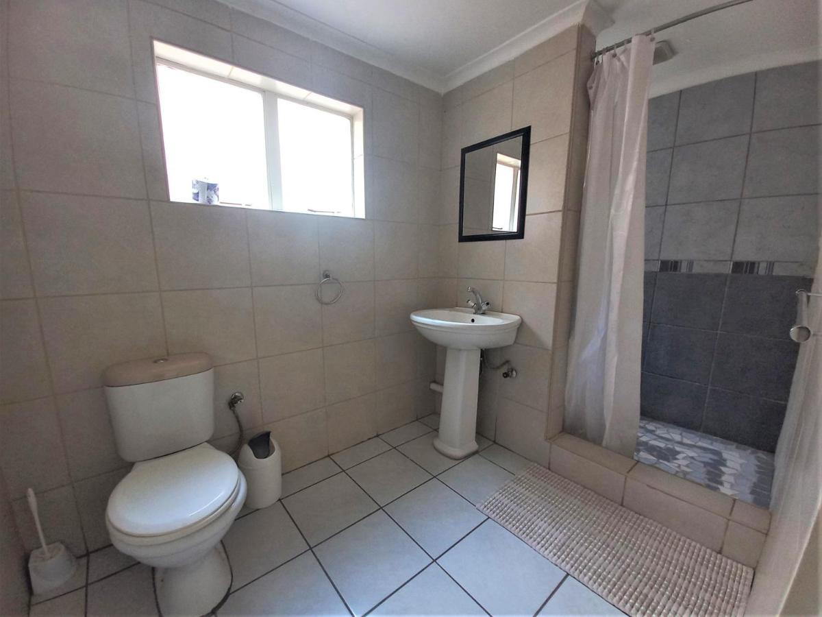 Backpackers Connection @ Jnb Airport Hostel Benoni Ngoại thất bức ảnh